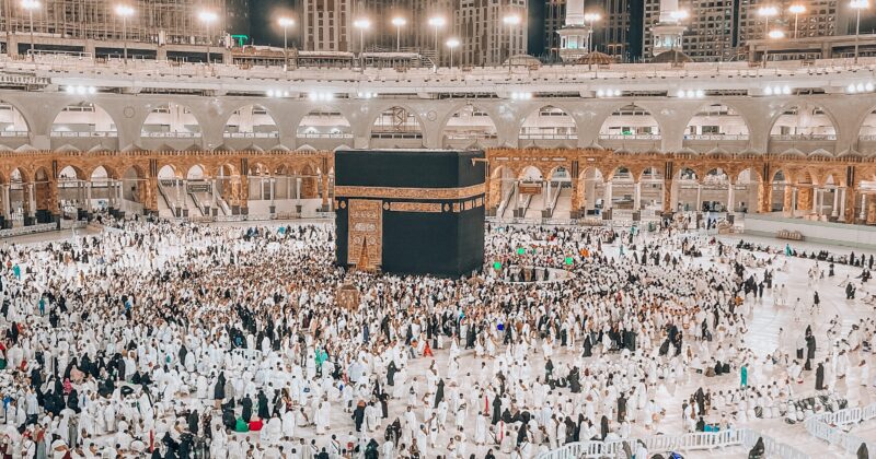 HAJJ VS. UMRAH: YOUR ULTIMATE GUIDE TO SACRED PILGRIMAGES